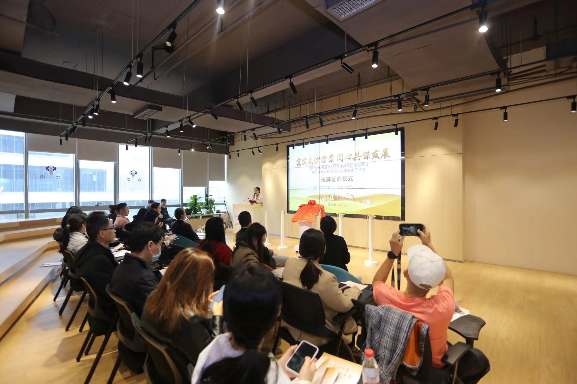 1708480716820312.jpg 51708480348_.pic.jpg